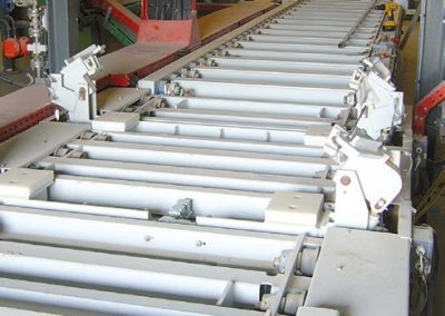 Fully automatic operated roller conveyor for casting molds